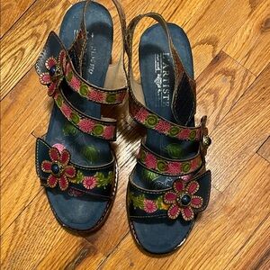 L'ATISTE Women's Floral Sandals - Black and Pink